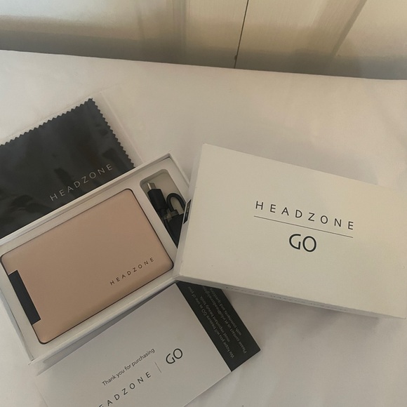 Headzone Lighted Makeup Mirror ~ NIB ~ in *HTF* Rose Gold - Picture 1 of 6